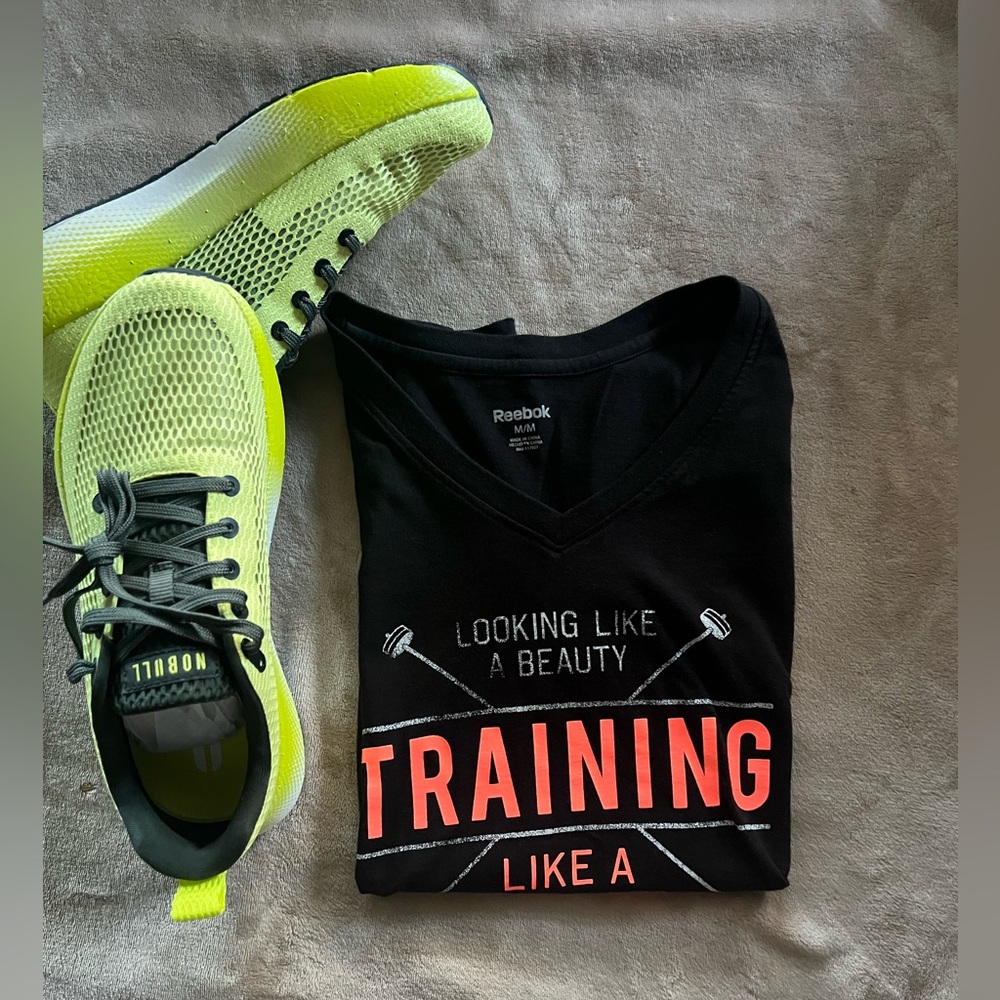 Women’s Reebok Looking like Beauty Training Like Beast Black Orange T-shirt M
